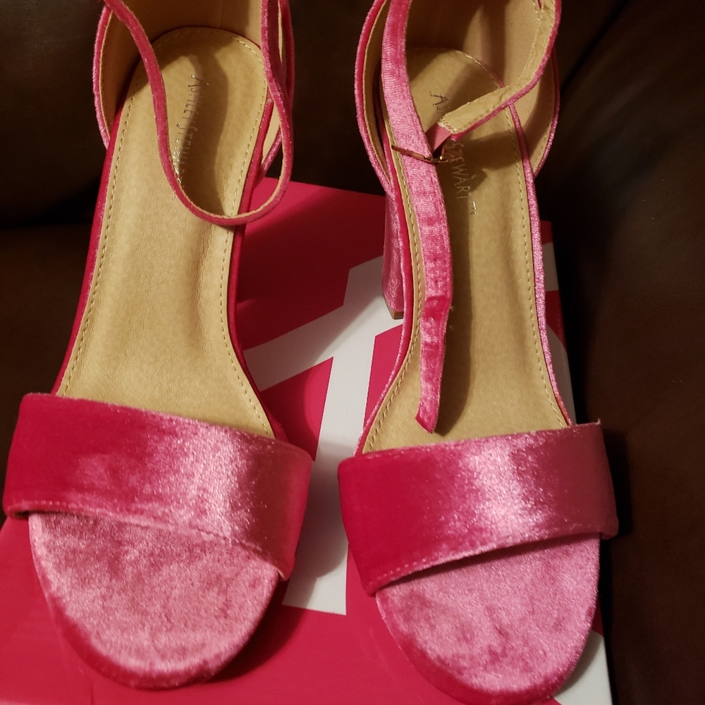 COPY - Berry pink 9 heeled sandal. NWOT.  Runs large.